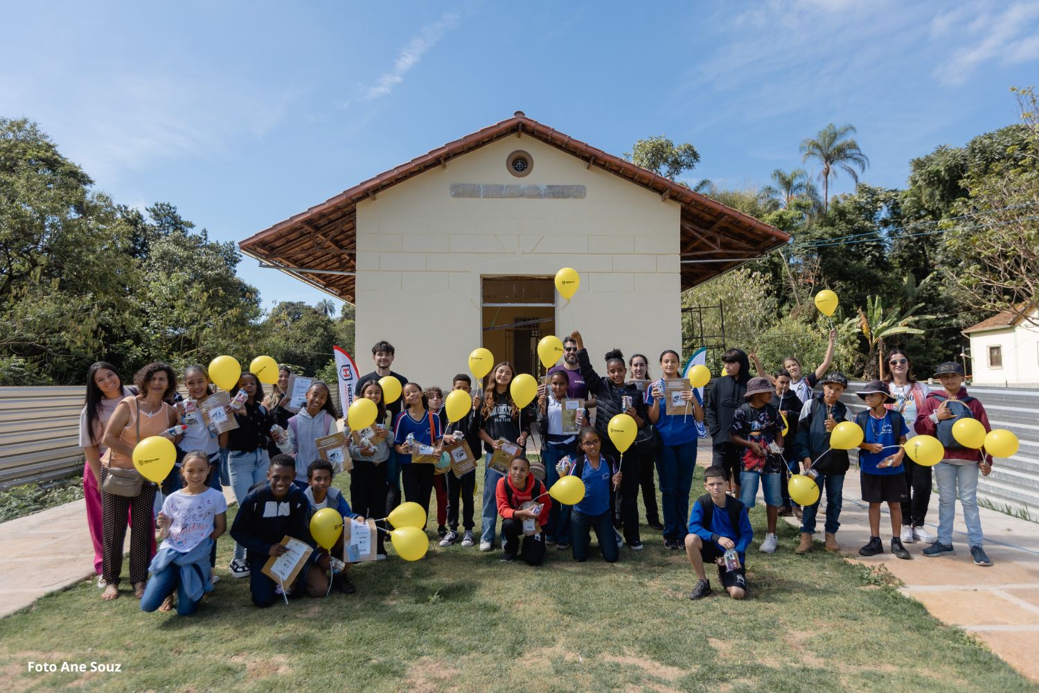 Estudantes de Ouro Preto conhecem a história da ferrovia no distrito de Engenheiro Corrêa