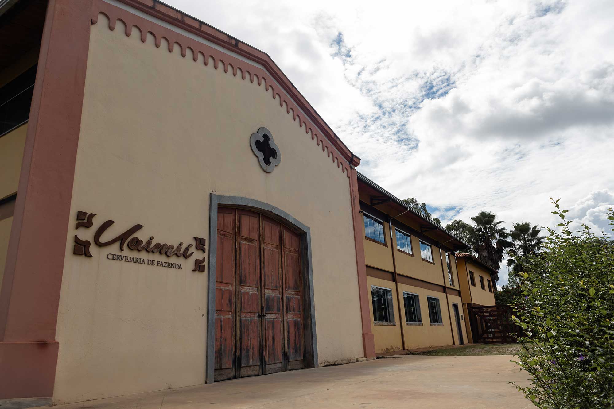 Terceiro ato do Festival Uaimií terá visita guiada à fábrica da cervejaria, gastronomia mineira e show da banda Thunderblues
